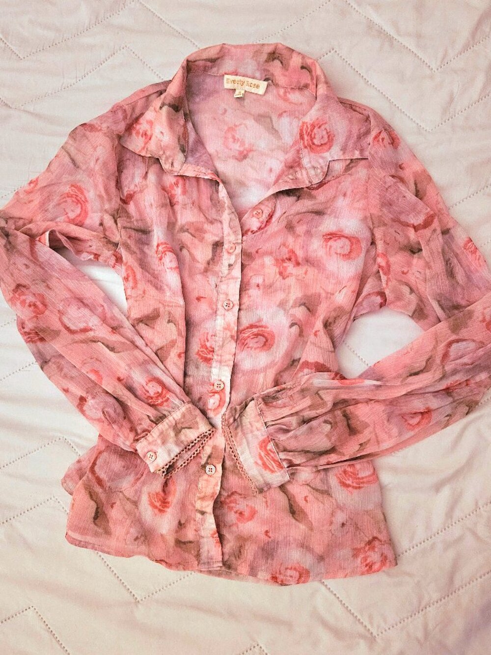 Everly Rose Brand Button Blouse Pink Floral Pattern Chiffon Material Size Small